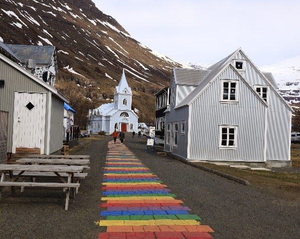 10/05 金字塔山(經過)→白日夢小鎮,塞濟斯菲厄澤→黛提瀑布→米湖溫泉