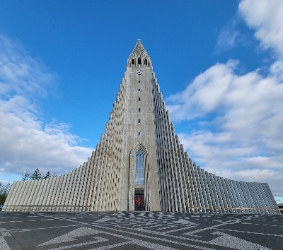 10/08 冰島馬體驗→雷克雅未克市區巡禮(哈爾格林姆教堂/太陽航海者雕塑/特 約寧湖...)→天空湖溫泉