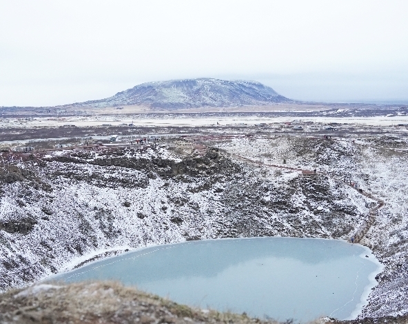 DAY3 酒店→黃金圈之旅(辛格偉德利國家公園–古佛斯瀑布–蓋歇爾間歇泉–火口湖)→極光之夜